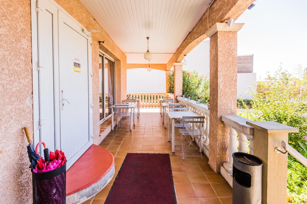 Le Grand Jardin Hotel Aujargues Buitenkant foto