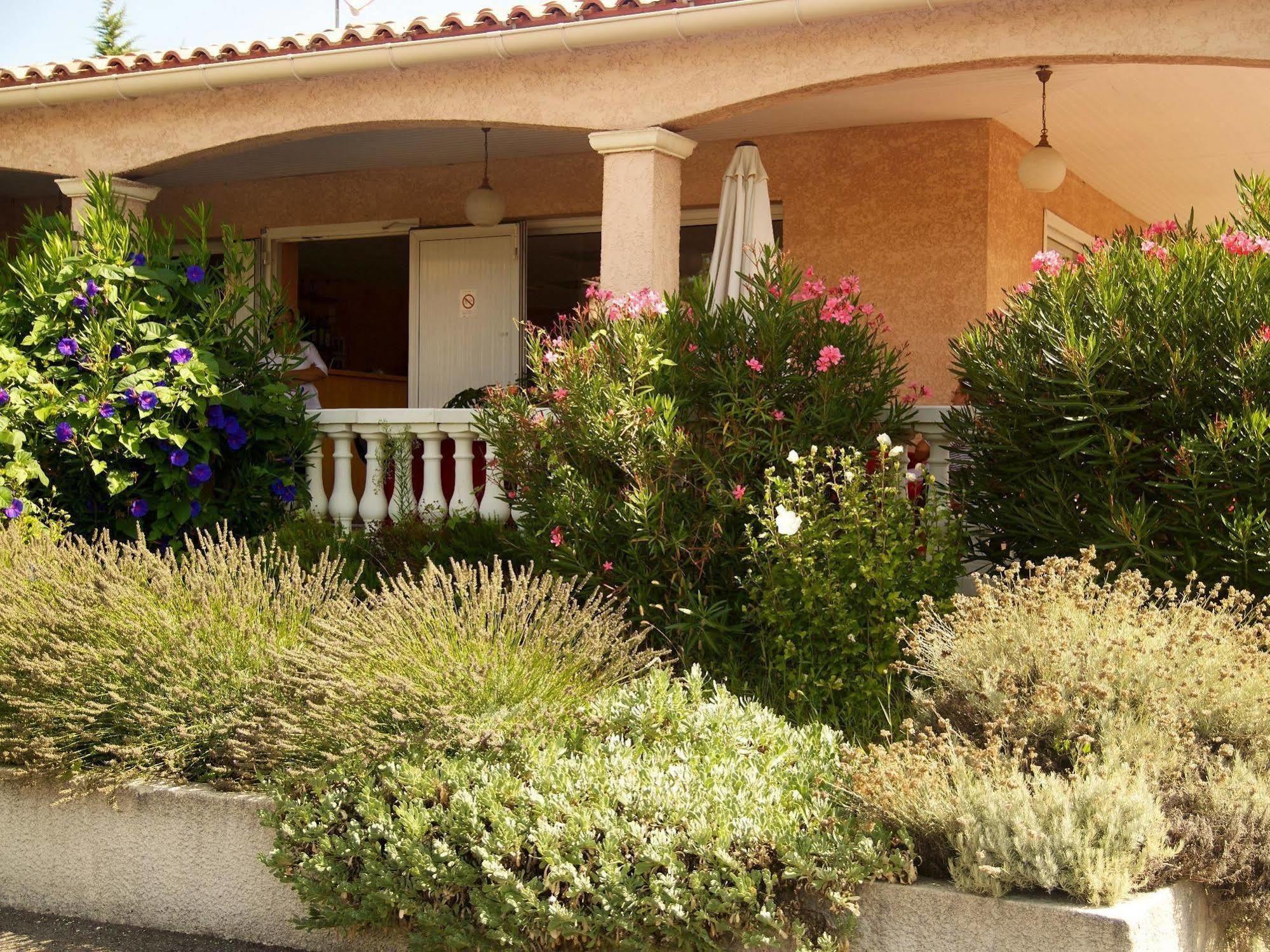 Le Grand Jardin Hotel Aujargues Buitenkant foto