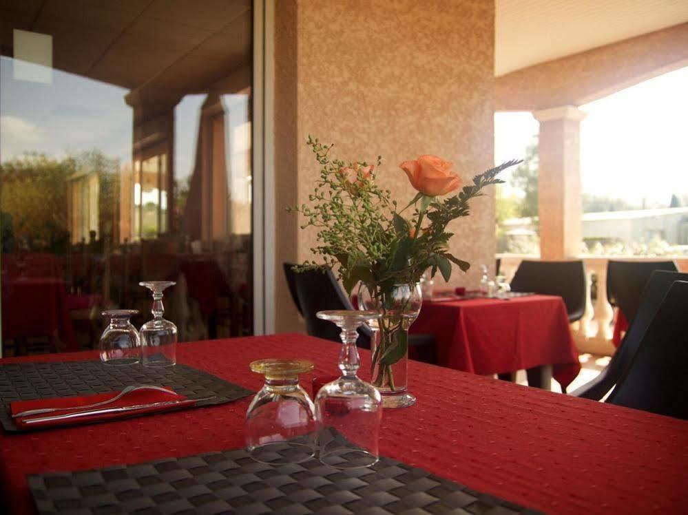 Le Grand Jardin Hotel Aujargues Buitenkant foto